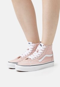 Vans SK8-HI TAPERED UNISEX - Sapatilhas de cano alto - rose smoke