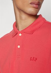 GAP LOGO - Pólóing - weathered red