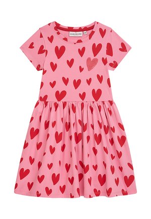 Ärmelloses pinkfarbenes Kleid mit roten Herzmustern, gerafftem Rock und einem kleinen Herzakzent. Hergestellt aus weichem, dehnbarem Baumwollmaterial.