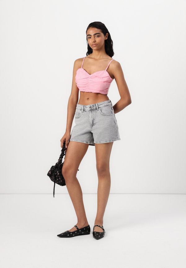 RUCHED STRAPPY CROP - Top3