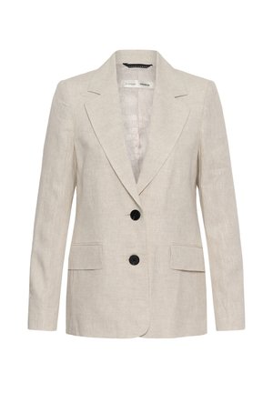 Blazer en lin beige avec deux boutons noirs, revers crantés, manches longues et deux poches à rabat à l'avant, style unisexe.
