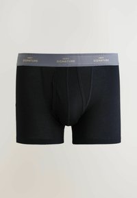 Fekete boxeralsó sima anyagból, szürke, "NEXT SIGNATURE" arany betűkkel díszített elasztikus derékpánttal. Elöl zipzár részlet található.