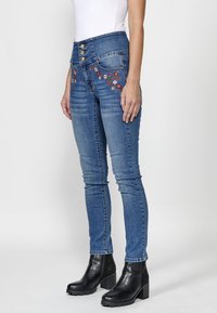 Koroshi Traperice uskog kroja - azul med   medium blue
