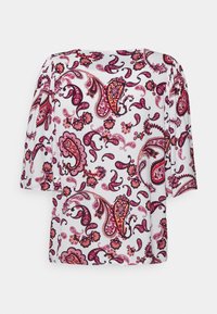 Top de mangas curtas com uma base branca e um padrão paisley multicolorido em roxo, rosa e laranja. Decote quadrado, corte descontraído.