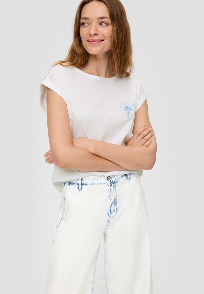 s.Oliver ÜBERSCHNITTENEN SCHULTERN IM RELAXED FIT - T-Shirt print - weiß