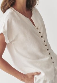 TATUUM SAMANTO - Blúzka - white
