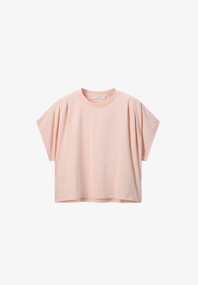 Korte mouwen, lichtroze T-shirt van zacht materiaal met een losse pasvorm, voorzien van geplooide details op de schouders en een ronde halslijn.