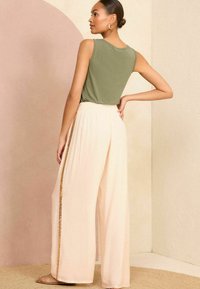 Love & Roses Auduma bikses - cream
