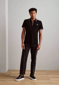 Antony Morato REGULAR FIT WITH RUBBER BADGE WITH METAL LOGO - Polosärk - black