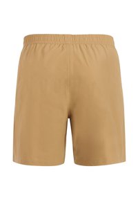 Beige korte broek met elastische taille en eenvoudige rechte snit, gezien van achteren op een witte achtergrond.