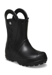 Botte de pluie en caoutchouc noir avec surface texturée, bout rond et détail de logo. Dotée de poignées pour un enfilage facile et d'une semelle robuste à motif.