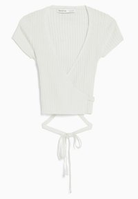 Vitt ribbat crop-top med omslagsdesign, korta ärmar och knyte i midjan. Mjuk textur med en skräddarsydd silhuett.