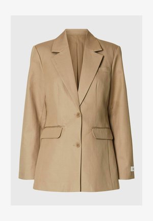 Beige enkeltspent blazer med hakkede slag, to klaffelommer foran, brystlomme med åpning og to knapper midt foran.