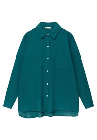 Chemise surdimensionnée bleu sarcelle avec col, manches longues et une seule poche poitrine. Fabriquée en tissu léger et texturé.