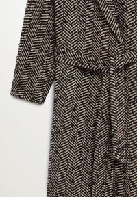 Mango Mantel - black