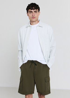 Calliope TASCONI - Short - verde militare
