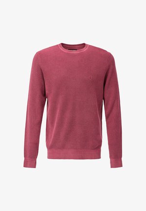 Suéter de punto texturizado rojo con mangas largas, cuello redondo y puños y dobladillo acanalados. Presenta un pequeño logo en el pecho.