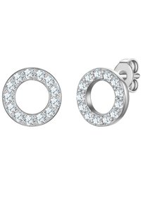 Silvriga örhängen i oval form, med en cirkel av små klara kristaller runt kanten och ett ihåligt center. Fjärilsspärr.