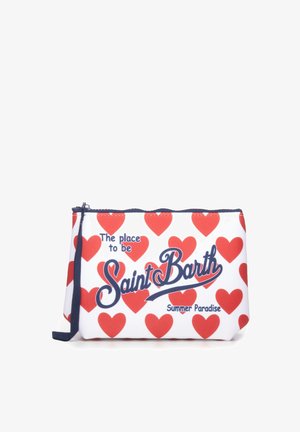 Tasca bianca con motivo di cuori rossi, cerniera blu navy e testo "The place to be Saint Barth Summer Paradise" sul davanti.