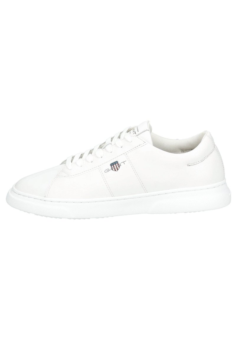 Weiße Ledersneaker mit runder Zehenpartie, Schnürung an der Vorderseite, gepolstertem Kragen und geprägtem Logo-Detail. Verfügt über eine strukturierte Gummisohle für guten Halt.