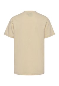 Beige kortærmet t-shirt, lavet af bomuld, med rund hals. Lige snit, glat tekstur, og uden synlige mønstre eller detaljer.