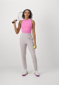 Nike Performance ADVANTAGE TANK - Viršus - playful pink