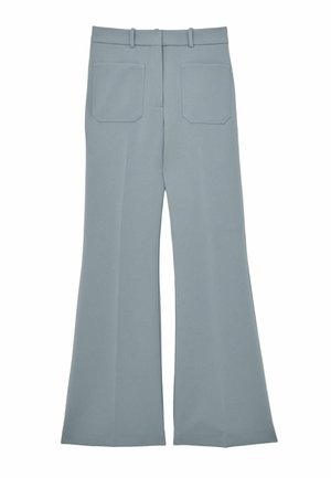 Pantaloni svasati azzurri con una texture liscia, dotati di una cintura in vita e due tasche posteriori. Il tessuto sembra elastico.