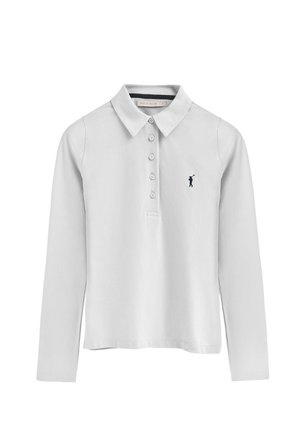 Polo shirt blanc à manches longues avec un col boutonné, cinq boutons, et un petit emblème de golfeur marine sur la poitrine gauche. Tissu en coton doux.