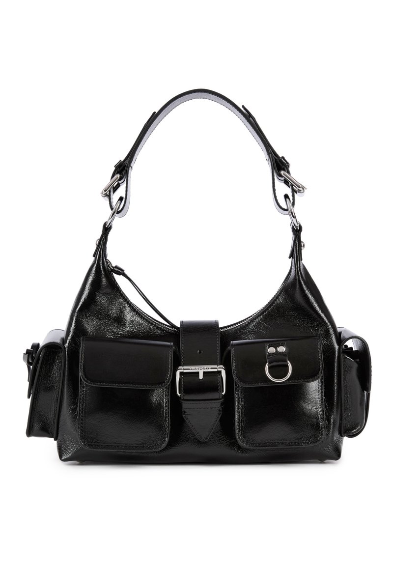 Borsa a mano in pelle nera con finitura lucida, dotata di una fibbia centrale, due tasche frontali e una tracolla corta.