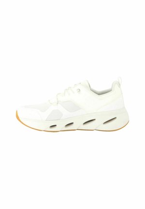 Weißer sportlicher Sneaker mit Obermaterial aus Mesh und Synthetik, ausgestattet mit einer klobigen Sohle mit Ausschnitten und einer Gummirutschsohle für zusätzlichen Grip.