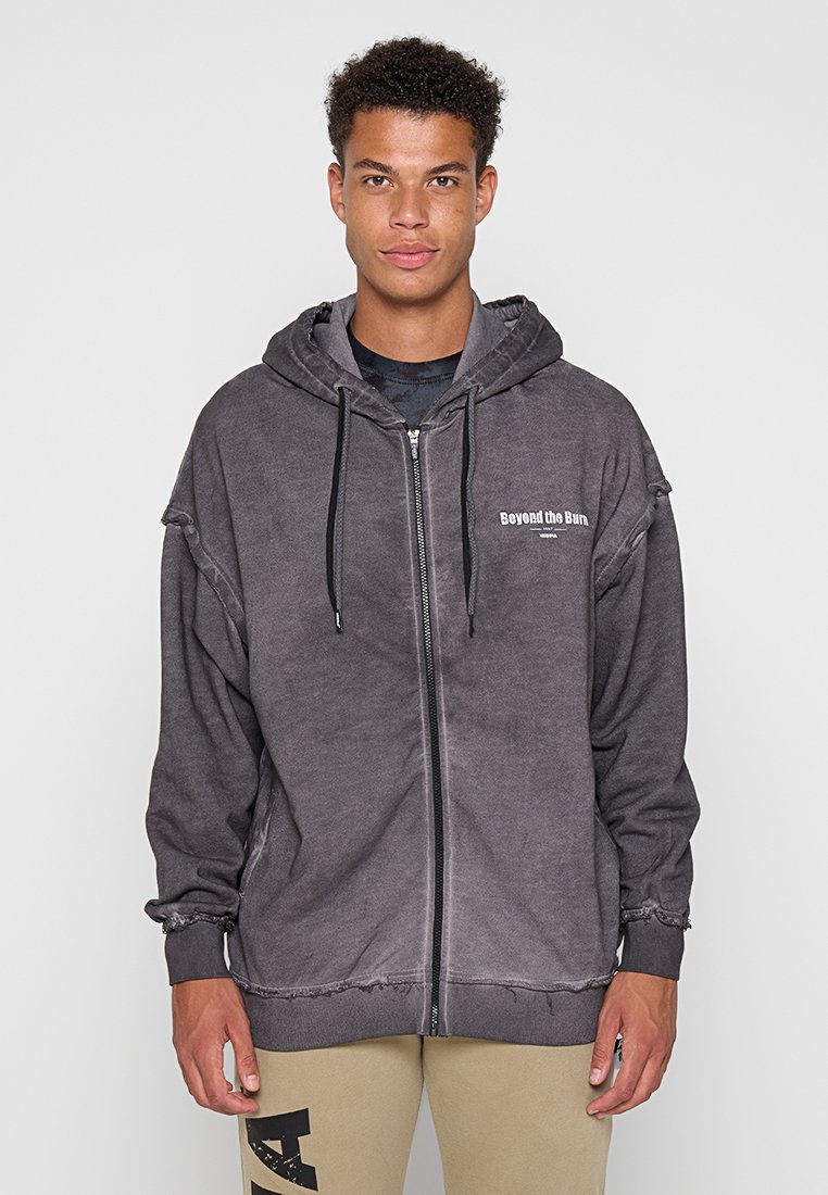 Nebbia Sweater met rits zwart Nebbia Sweater met rits zwart