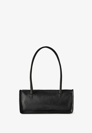 Borsa a mano in pelle nera dalla forma rettangolare, con texture liscia e due manici lunghi; marchio minimale centrato sul davanti.