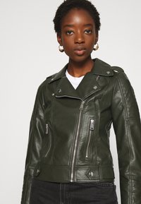 Vero Moda VMKERRIULTRA  - Casaco de pele sintética - rosin