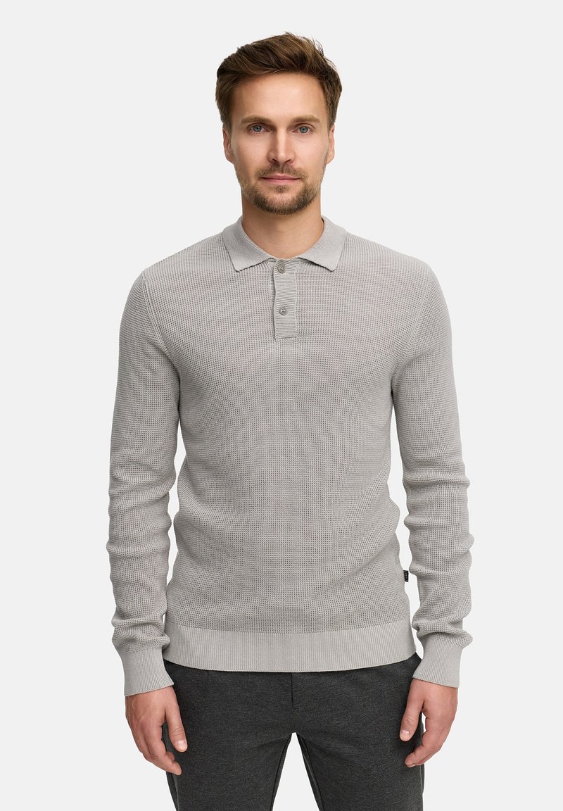 Polo grigio a maniche lunghe in maglia con colletto, bottoni e polsini a costine. Tessuto testurizzato e design slim fit.