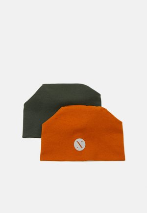 Name it NMNMAXI BEANIE 2 PACK UNISEX - Kapa - deep forest/pumpkin spice