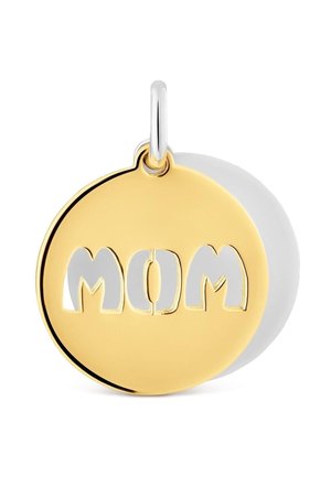 Pendentif rond en or et argent avec les lettres découpées "MOM" et une boucle en argent pour l'attacher à une chaîne ou un bracelet.