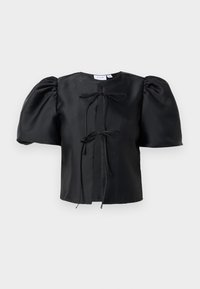 Kort svart satengtop med puffede ermer, rund halsutringning og en frontbinding. Glatt tekstur med et elegant, strukturert design.