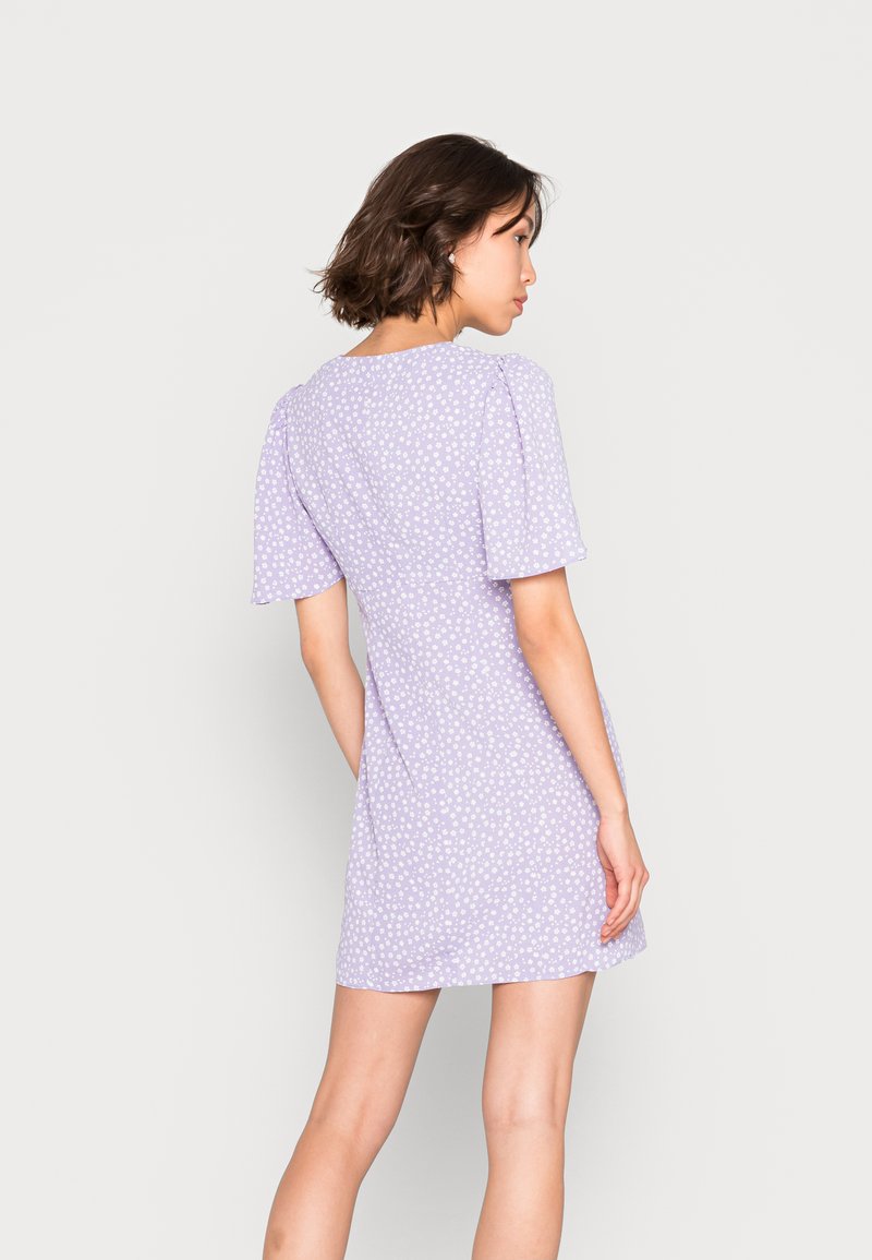 Damen Freizeitkleider | Glamorous BUTTON THROUGH SLEEVE PLUNGE NECK DRESS Freizeitkleid lilac white ditsy/flieder - QG75313 Damen Freizeitkleider | Glamorous BUTTON THROUGH SLEEVE PLUNGE NECK DRESS Freizeitkleid lilac white ditsy/flieder - QG75313