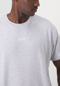 Legacies INTER MILANO MAIOLICA TEE - Sporto klubų atributika - grey marl
