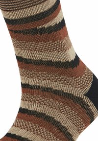 Gestreifte Socke in den Farben Rost, Creme und Schwarz. Sie verfügt über ein strukturiertes Strickdesign mit abwechselnden Bändern und endet an der Zehe in Schwarz.