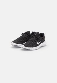 Nike Performance WMNS NIKE FREE RN 5.0 2021 - Katujuoksukengät - black/white/dark smoke grey