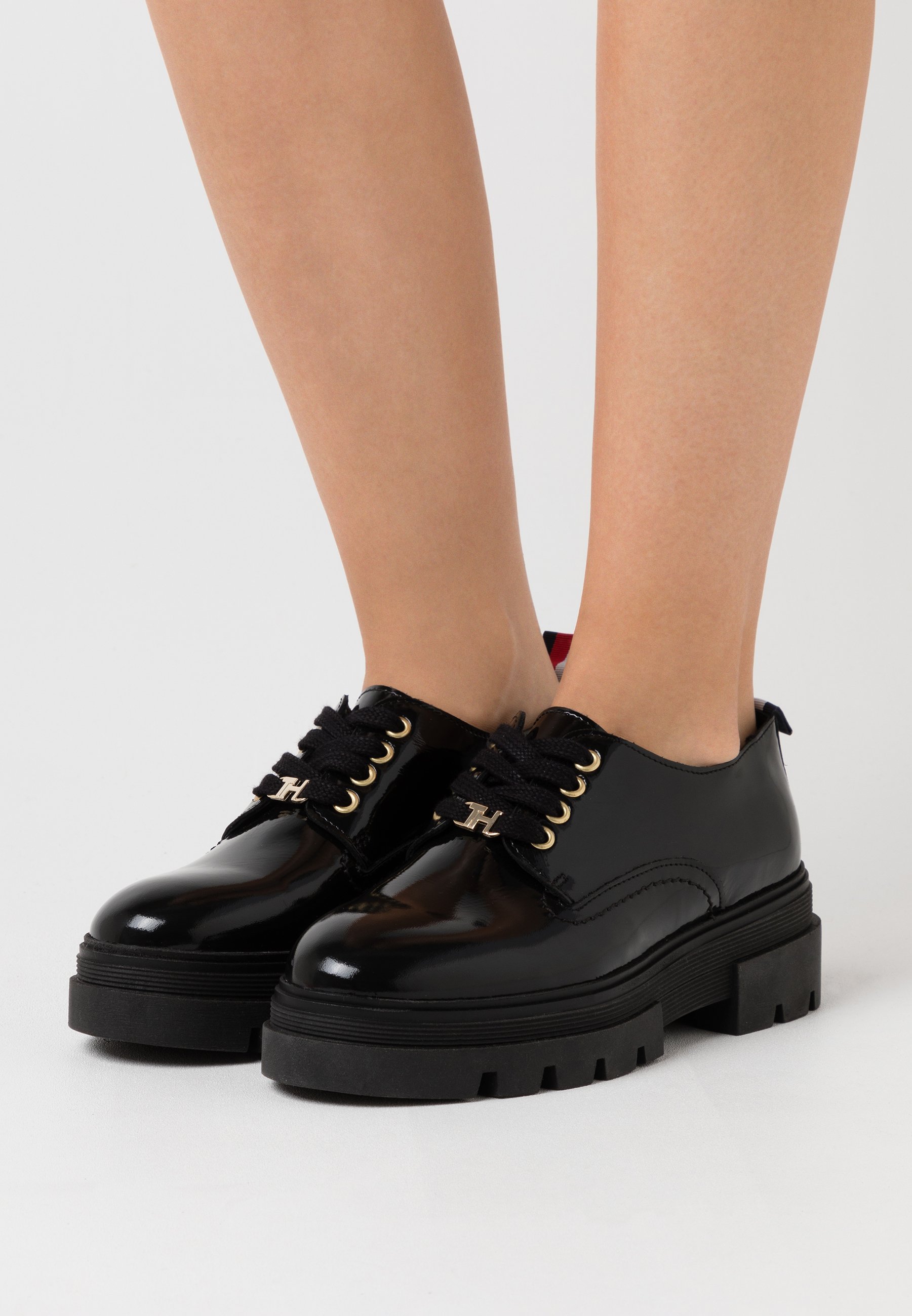 tommy hilfiger derbies