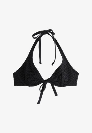 Sort hæklet halterbikinitop med trekantede skåle og justerbare bindebånd ved hals og ryg.
