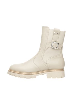 Jasno-brązowe skórzane botki za kostkę o teksturowanym wykończeniu, z bocznymi sprzączkami i solidną podeszwą. Cechują się wzmocnionym szyciem i gładką cholewką.