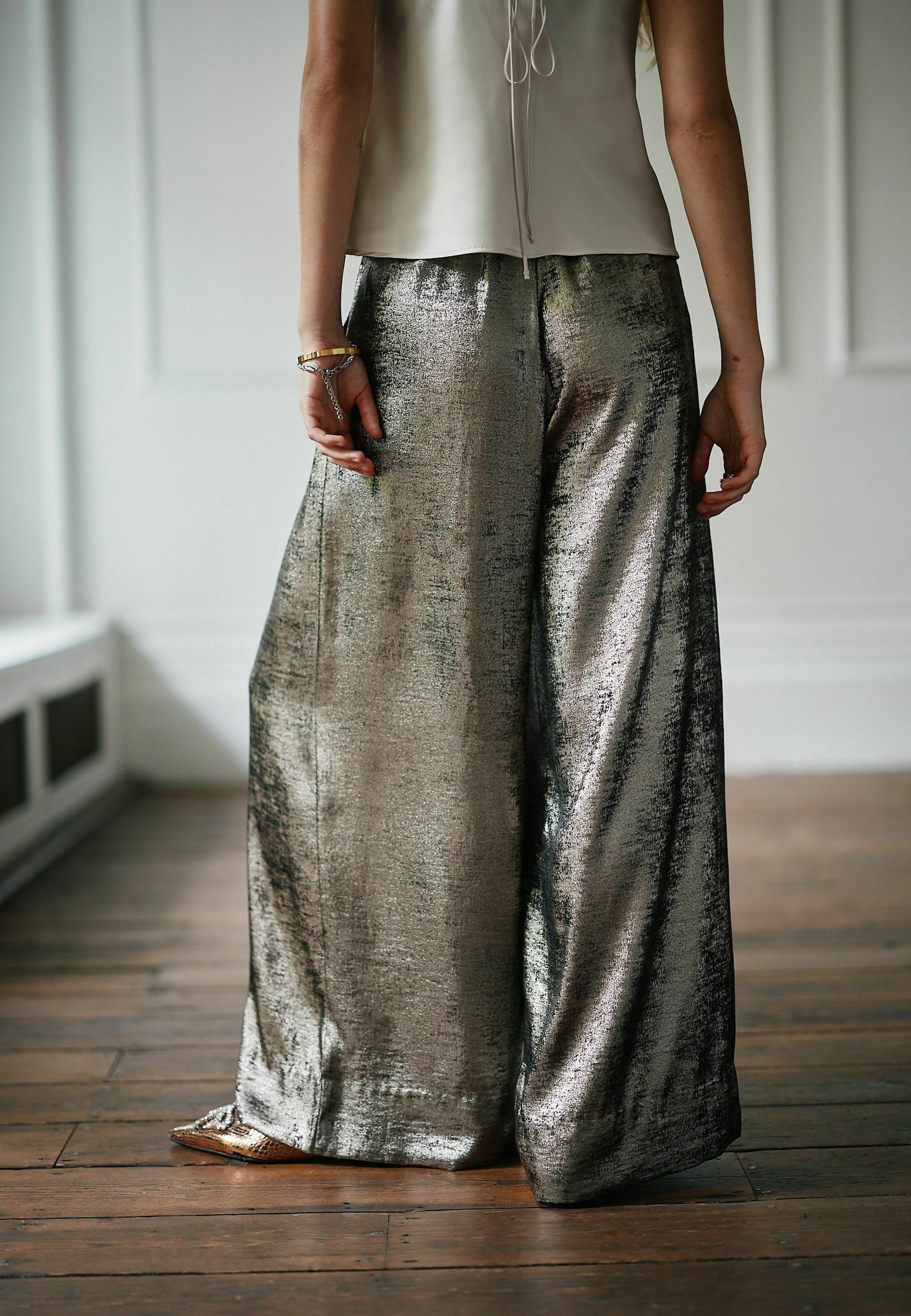 Next REGULAR FIT - SUPER WIDE - Trousers - champagne gold/metallic