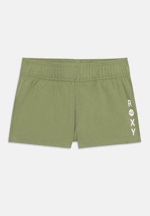 Olivgrüne Damen-Badeshorts mit elastischem Bund und weißem "ROXY"-Logo am rechten Bein vor weißem Hintergrund.
