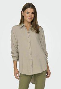 ONLY ONLTHYRA  - Blusa - oxford tan