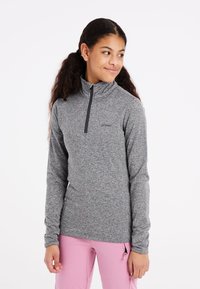 Grijze kwart-rits pullover met een zachte, gestructureerde afwerking. Heeft een hoge kraag, lange mouwen en een klein logo op de borst.