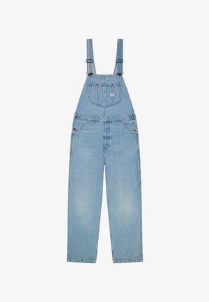 Φωτεινό γαλάζιο τζιν φορμάκι με ρυθμιζόμενους ιμάντες στους ώμους, μπροστινή τσέπη στο στήθος με λογότυπο, πλευρικά κουμπιά και ίσια φαρδιά πόδια.