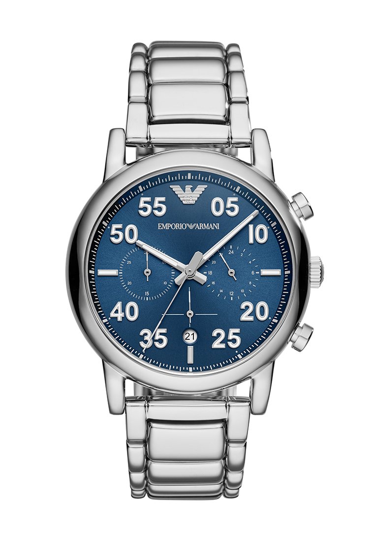 Reloj de pulsera de metal plateado con esfera azul, números plateados, tres subesferas, ventanilla de fecha a las 6 en punto y logotipo de Emporio Armani a las 12 en punto.